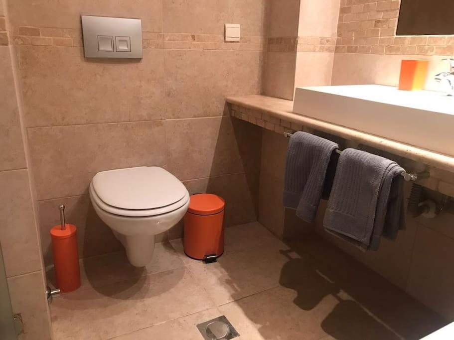 شقة 5 Min From Papageorgiou Free Indoor Parking سالونيك المظهر الخارجي الصورة